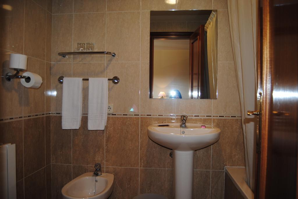 Hostal El Mirador La Lastrilla Værelse billede